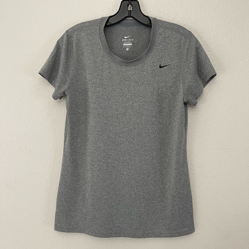 Nike Dri-Fit Top Size Medium - Picture 2 of 5